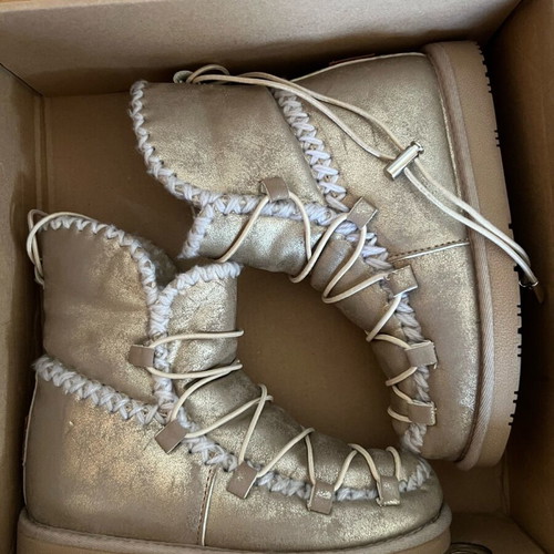 Gioseppo snow boots like new, gold color, size 36