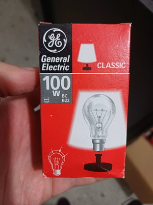 Лампа с нажежаема жичка B22 100w General Electric нова, прозрачна