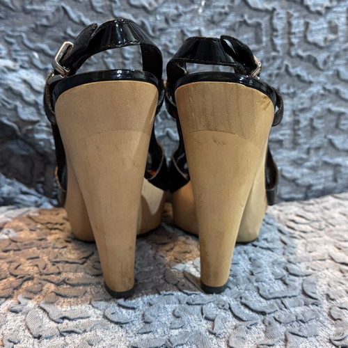 Schutz patent leather sandals with wooden heel like new