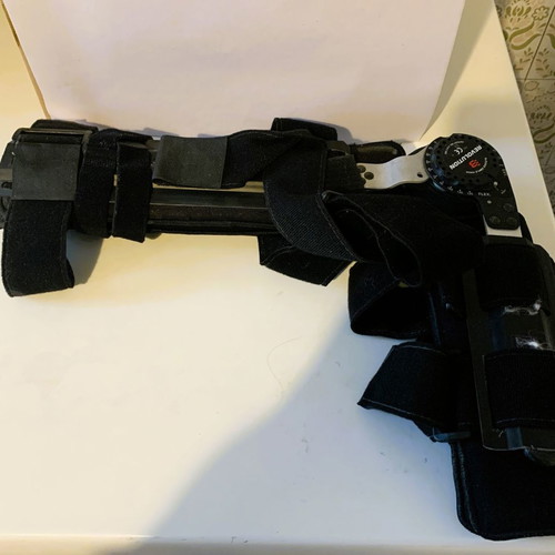 Adjustable knee brace used with degree settings