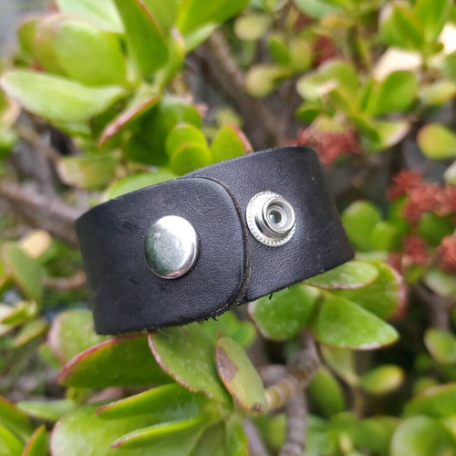 Leather bracelet new with steel detail