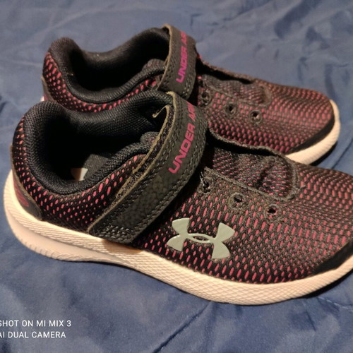 Under Armour kids athletic shoes new size 28 black-purple