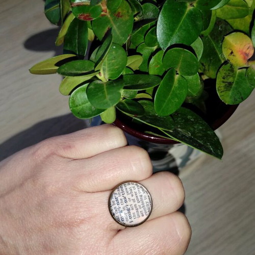 Imagination ring like new, handmade with liquid glass