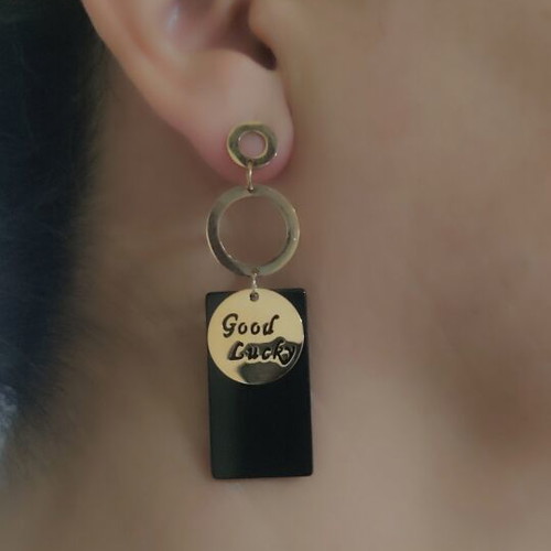 Set of 3 pairs of earrings like new, gold tone