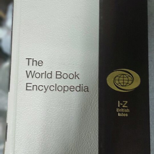 English encyclopedia with dictionaries, set of 45 volumes, gold top
