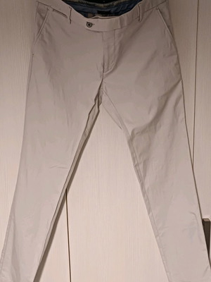Monte Napoleone white pants like new, size 35