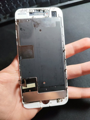 iPhone 8 screen broken for data recovery