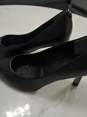 Guess black pointed pumps with metallic heel, size 36