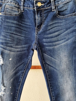 Τζιν ελαστικό μεταχειρισμένο με σκισίματα και πιτσιλιές, skinny μπλε