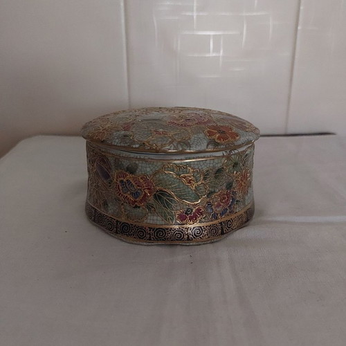 Royal Satsuma jewelry box hand-painted cracked porcelain with gold new