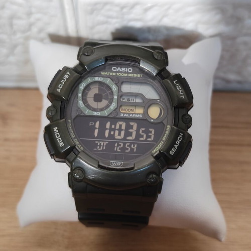 Casio Fishing Gear WS-1500H digital watch used, green, 100m water resistant
