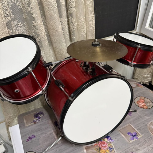 Children's drum set red, used, very good condition