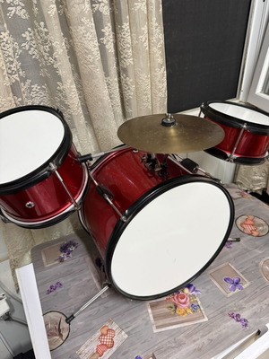 Children's drum set red, used, very good condition