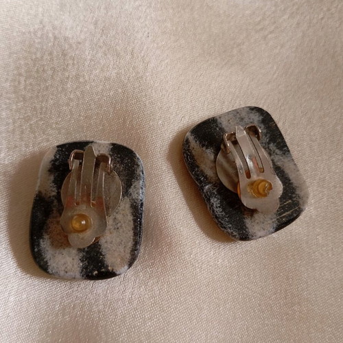 Clip earrings made of jasper stone used, black and gray