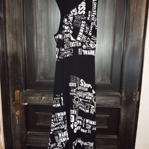 Maxi dress newspaper print like new, Easy, black and white
