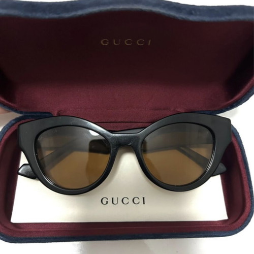Gucci sunglasses, black