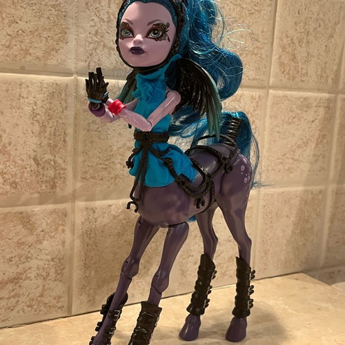 Monster High Avea Trotter like new