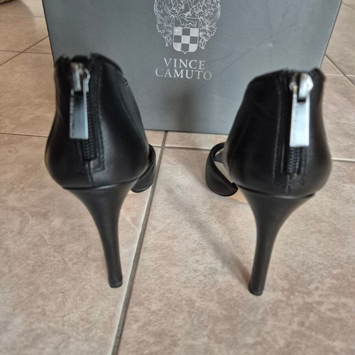 Vince Camuto Peep Toe Sandals like new, size 37, black