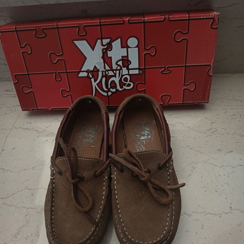Xti Shoes boys' boat shoes size 30 used, taupe