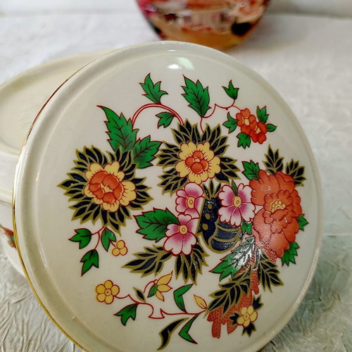 Sadler porcelain box like new in ecru color with colorful decorations
