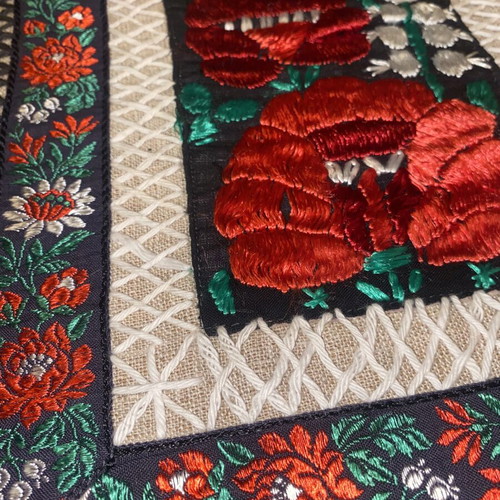 Vintage table runner on natural linen, like new, Hungarian folk embroidery