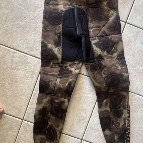 Top Sub wetsuit 7mm used for 1.70m and 70kg person
