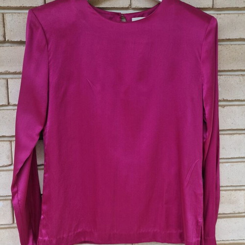Silk blouse fusia color size XS like new