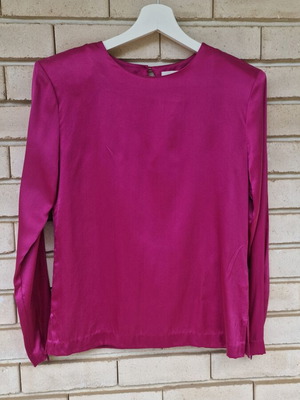 Silk blouse fusia color size XS like new