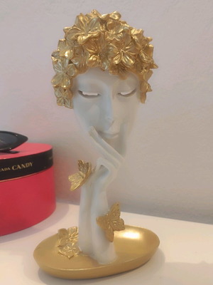 Decorative statue very impressive, like new, height 27cm