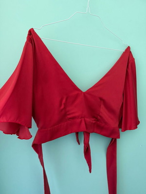 CostuTerras σατέν κόκκινο wrap crop top σαν καινούργιο, μέγεθος S