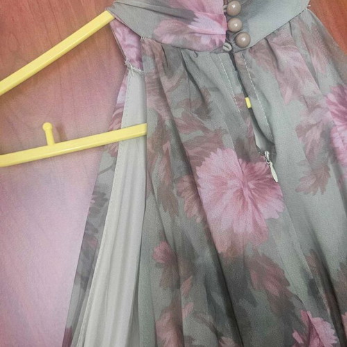Maxi floral dress new, halter design, size M, multicolor green