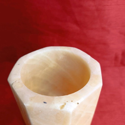 Marble pencil holder used in beige shades