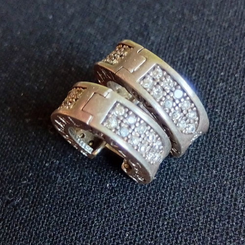 Silver earrings used with stones