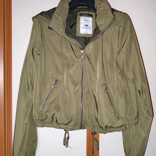 Bomber jacket Bershka like new, size M