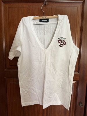 Dsquared2 T Shirt size M white, like new, V neck