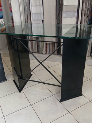 Τραπέζι με γυαλί ύψους 0.87 καινούργιο