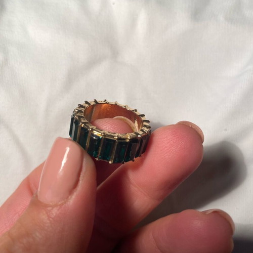 Ring with green beads like new