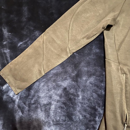 Puma jacket like new, size M, black