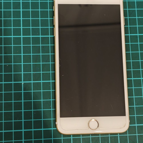 iPhone 7 Plus A1784 like new, white, with screen protector, 2 cases and charging cable