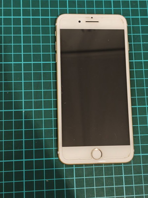 iPhone 7 Plus A1784 like new, white, with screen protector, 2 cases and charging cable