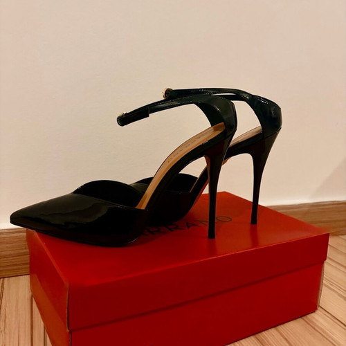 Carrano leather black pumps like new, heel height 11cm, size 40
