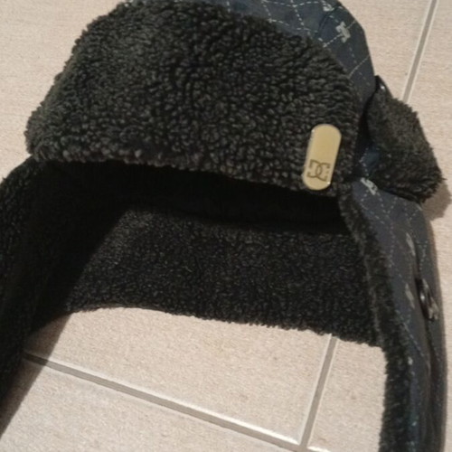 Winter hat like new with fur lining and waterproof