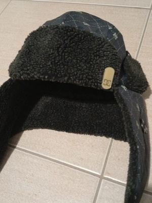 Winter hat like new with fur lining and waterproof