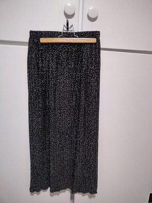 Zara skirt straight cut new, small