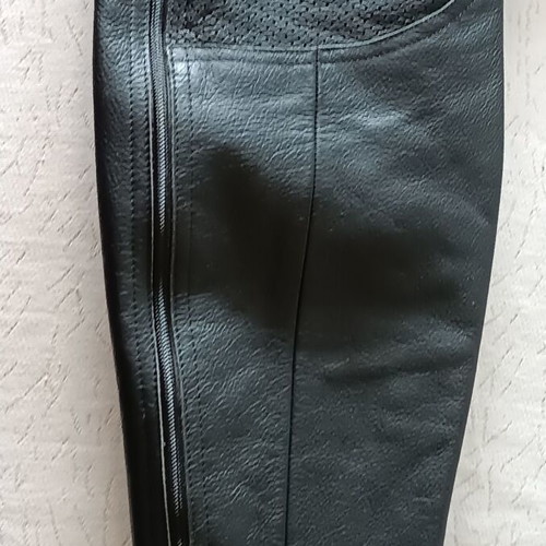 Alpinestars leather motorcycle pants new, size 48 with knee protection