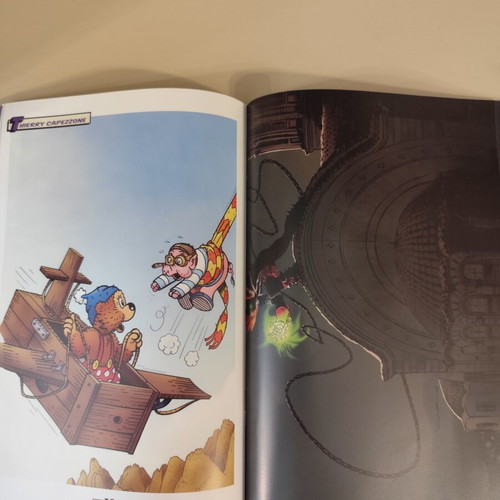 Comic Con Magazine Guide 2026 like new with 4 posters