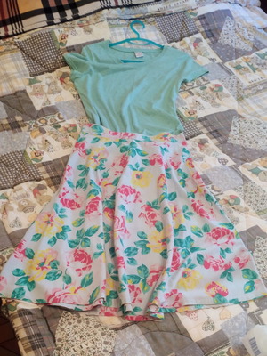 Women's skirt and blouse set like new, floral, summer outfit