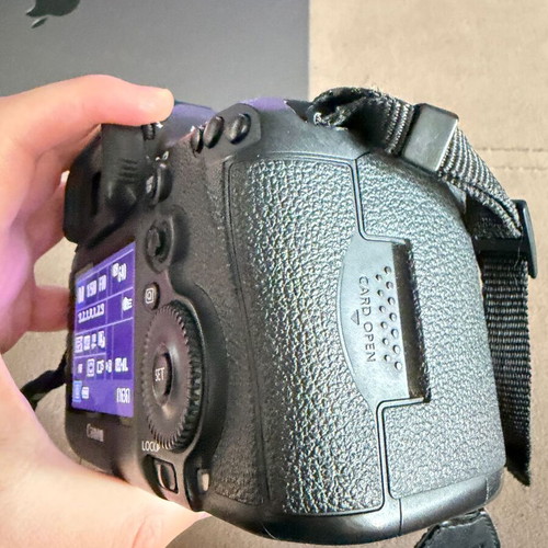 Canon 5D Mark III full-frame camera, 22 megapixels