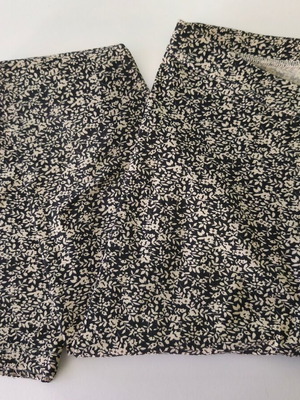 Floral leggings like new, size medium, black multicolor