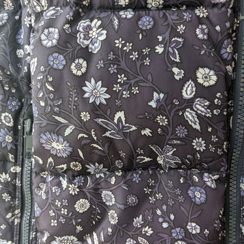 Gap sleeveless puffer jacket like new with floral pattern blue-purple